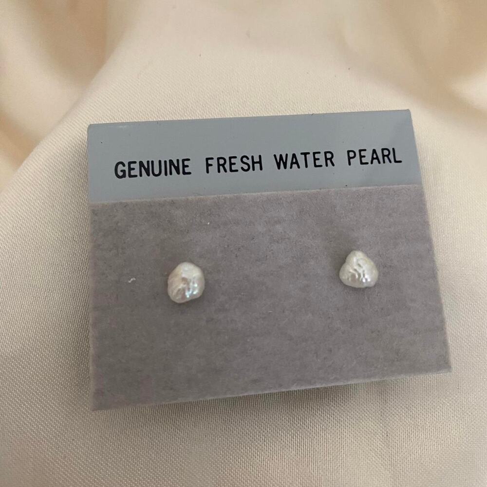 Delicate Genuine Freshwater Natural Pearl Stud Baroque Pearl Studs Earrings
